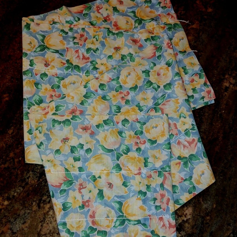 Croscill Home Fiesta Floral Rose  Gathered Valance 88x11"